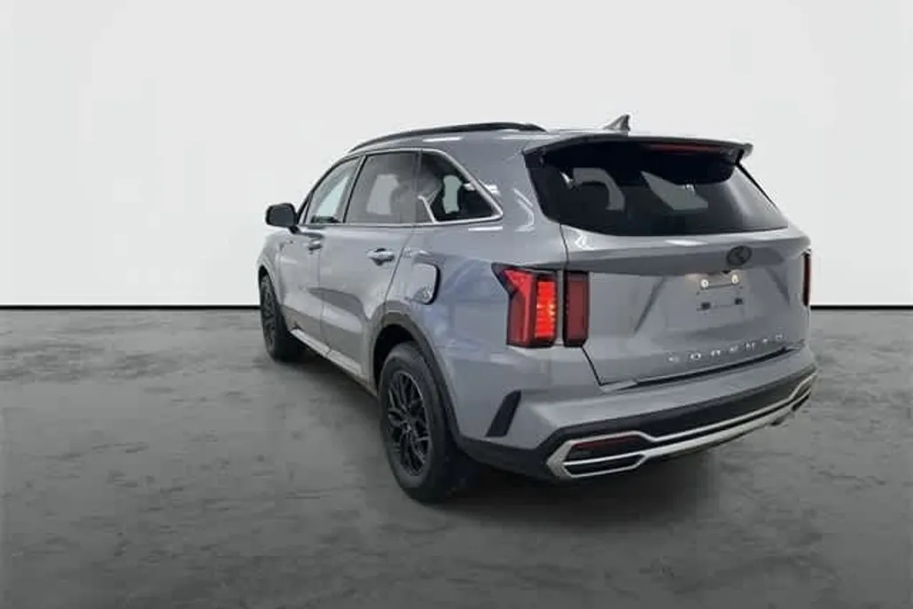 2021 Kia Sorento S photo 1