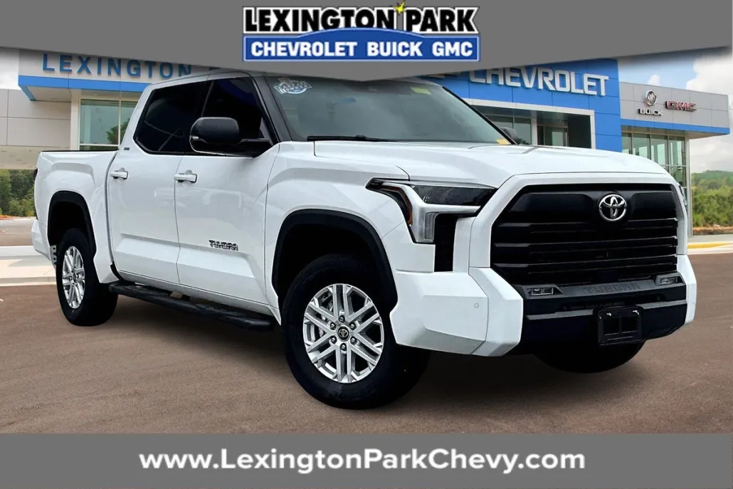 2023 Toyota Tundra SR5 photo 1