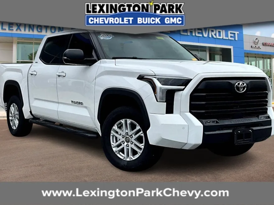 2023 Toyota Tundra SR5 photo 1