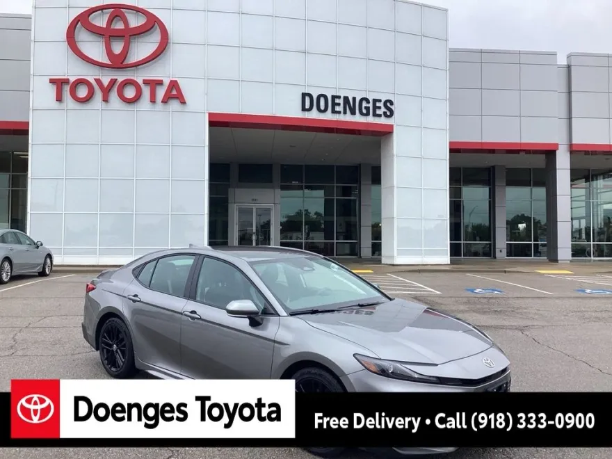 2025 Toyota Camry SE photo 1