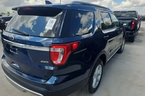 2017 Ford Explorer XLT photo 2