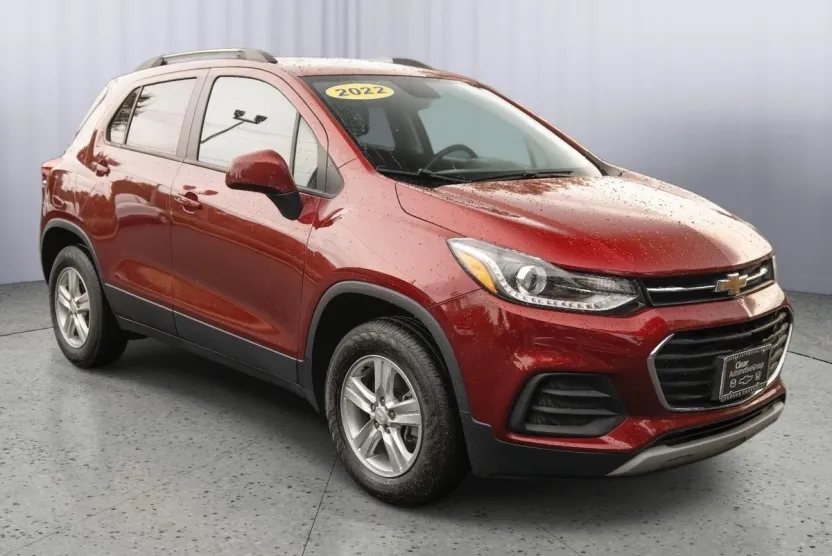 2022 Chevrolet Trax LT photo 1