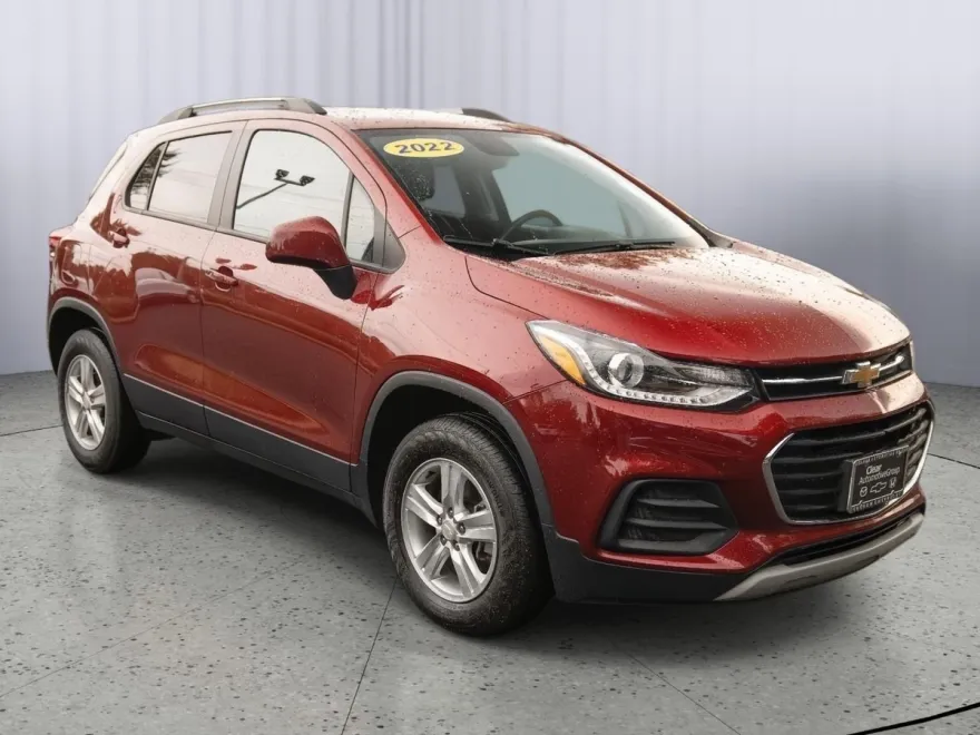 2022 Chevrolet Trax LT photo 1
