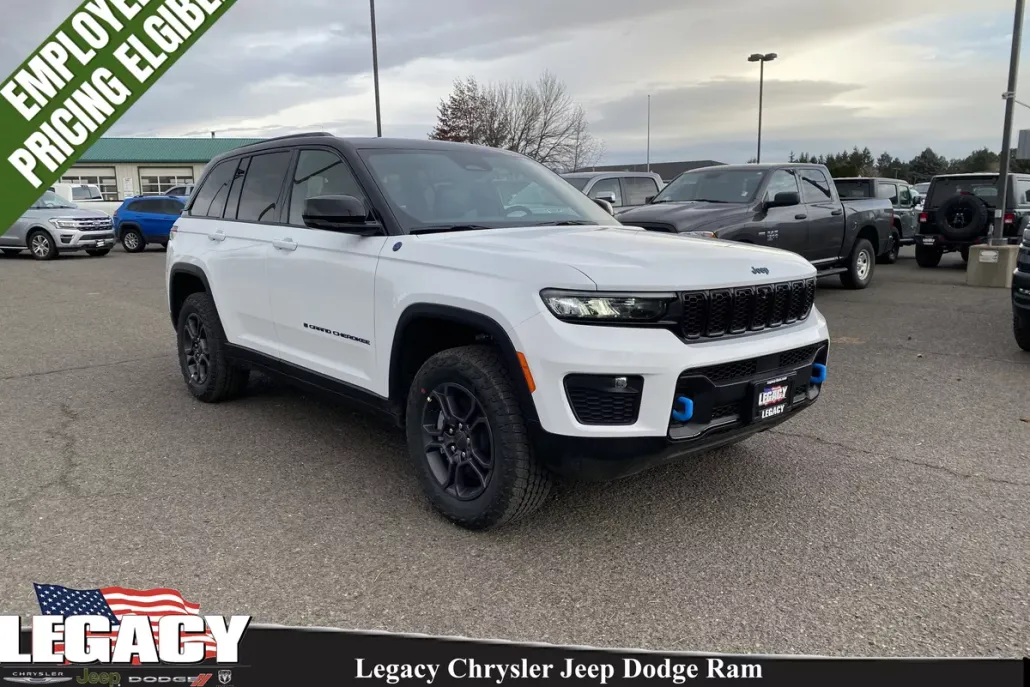 2025 Jeep Cherokee 4xe Trailhawk photo 1
