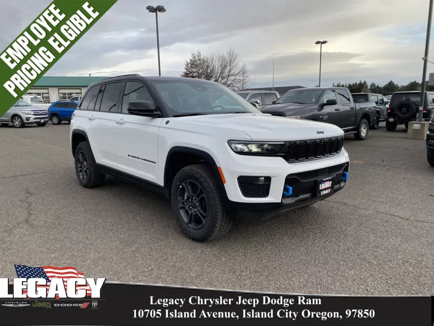 2025 Jeep Cherokee 4xe Trailhawk photo 1