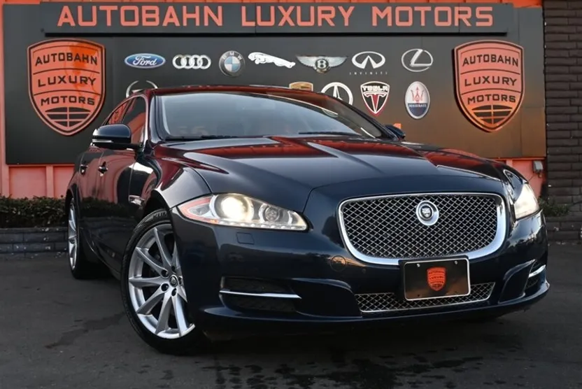 2011 Jaguar XJ photo 1