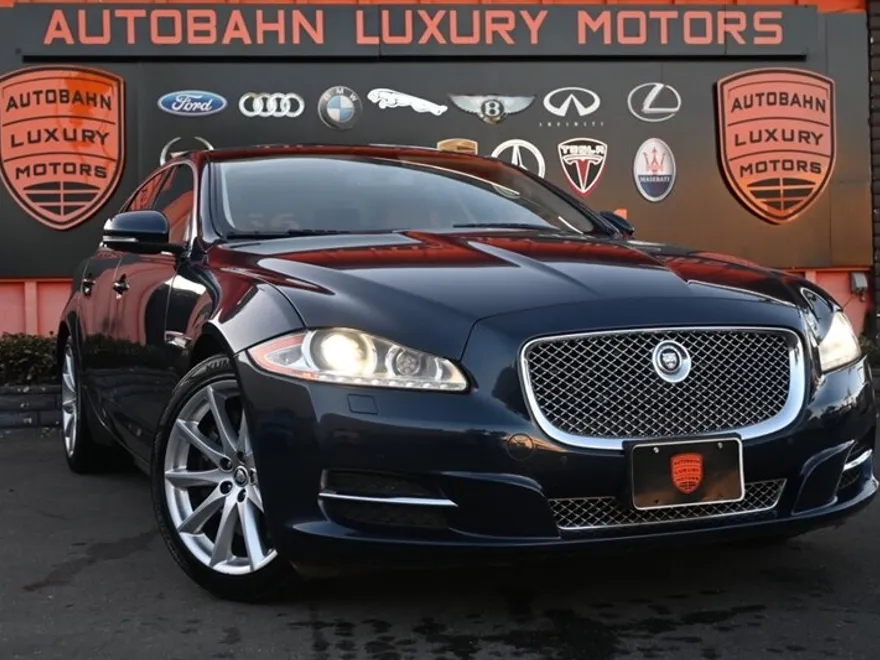2011 Jaguar XJ photo 1