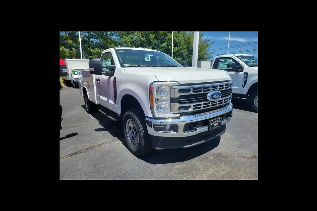2023 Ford F-350 XL photo 1