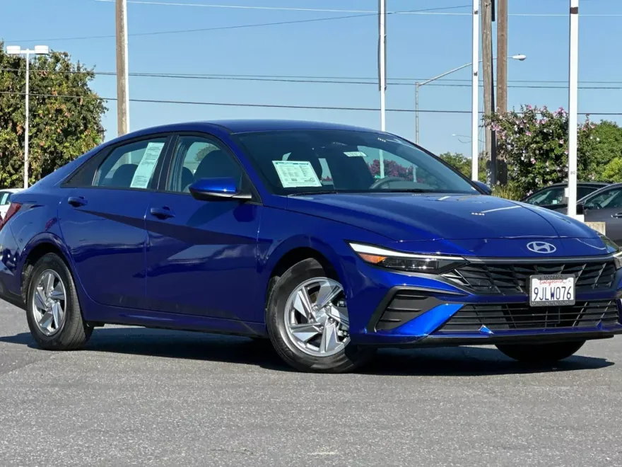 2024 Hyundai Elantra SE photo 1