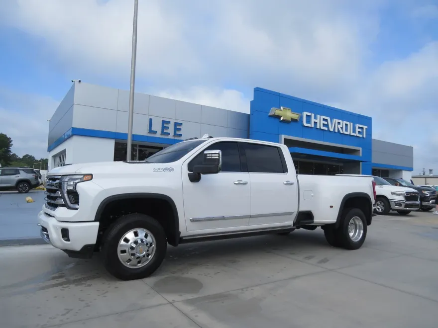2025 Chevrolet Silverado 3500HD High Country photo 1