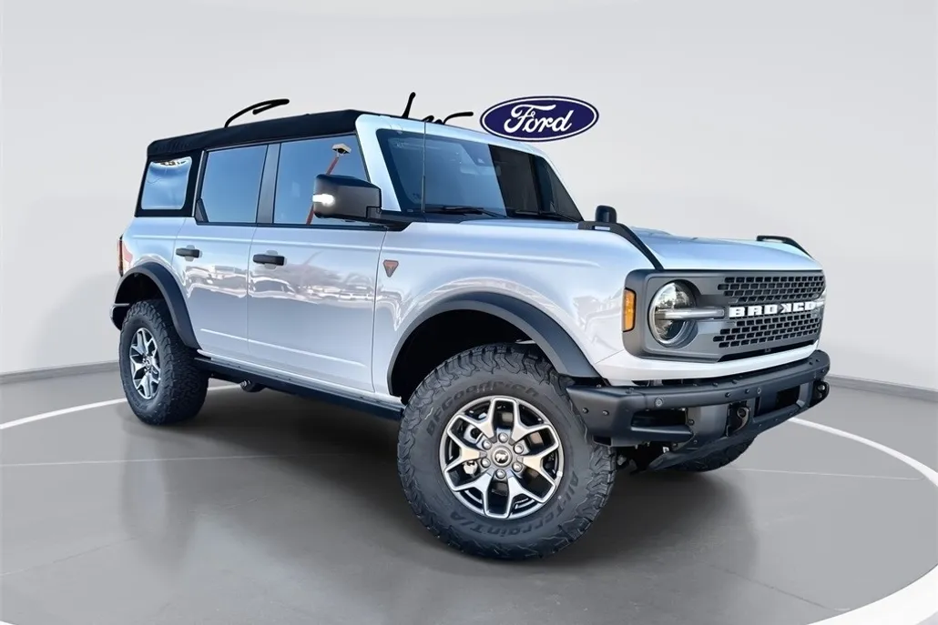 2024 Ford Bronco Badlands photo 1