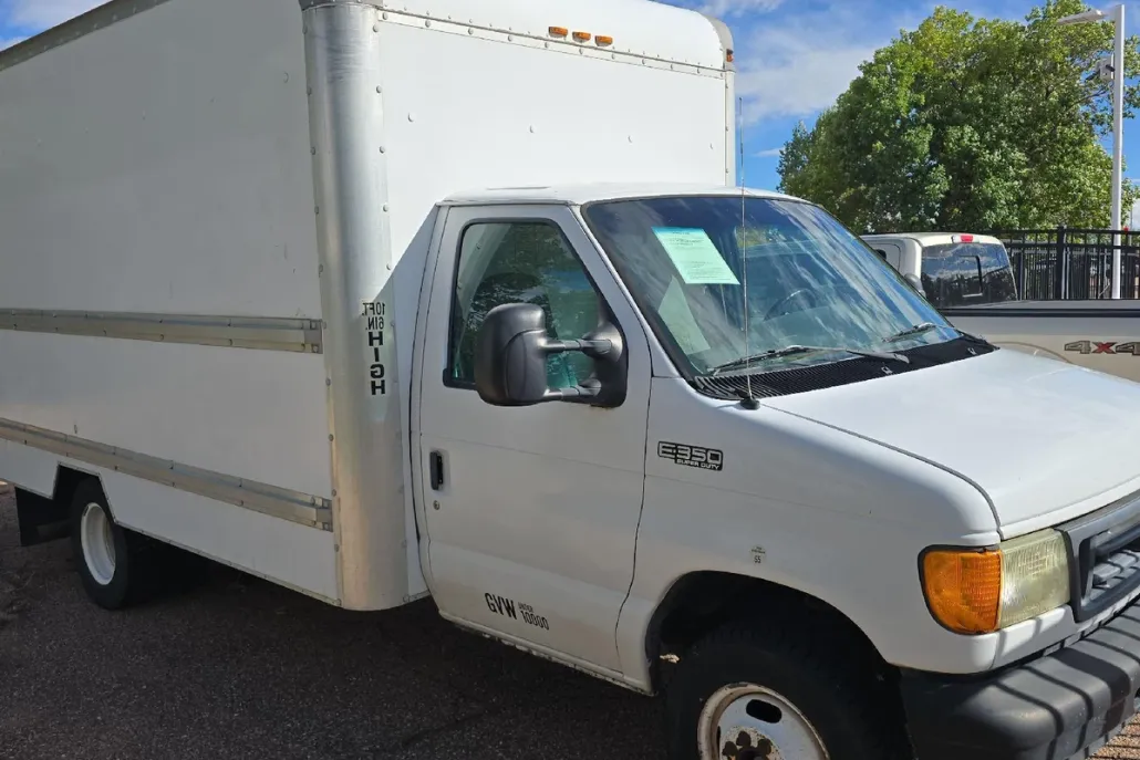 2005 Ford E-350 photo 1