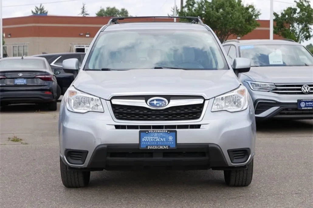 2015 Subaru Forester 2.5i Premium photo 1