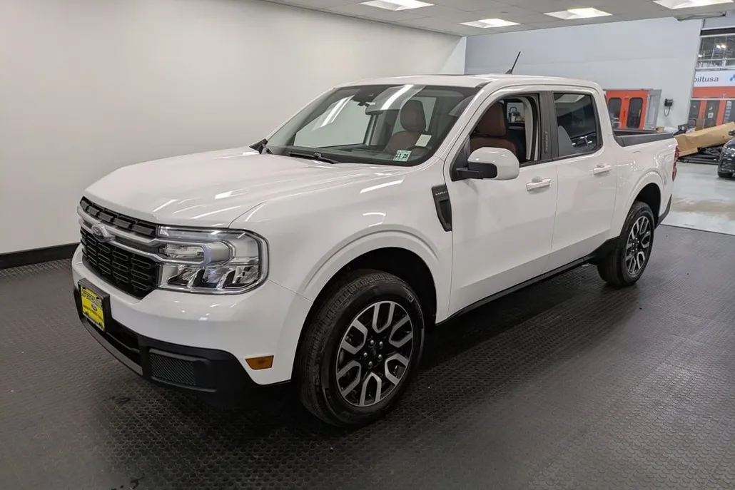 2023 Ford Maverick Lariat photo 1