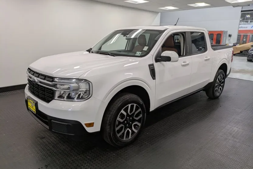 2023 Ford Maverick Lariat photo 1