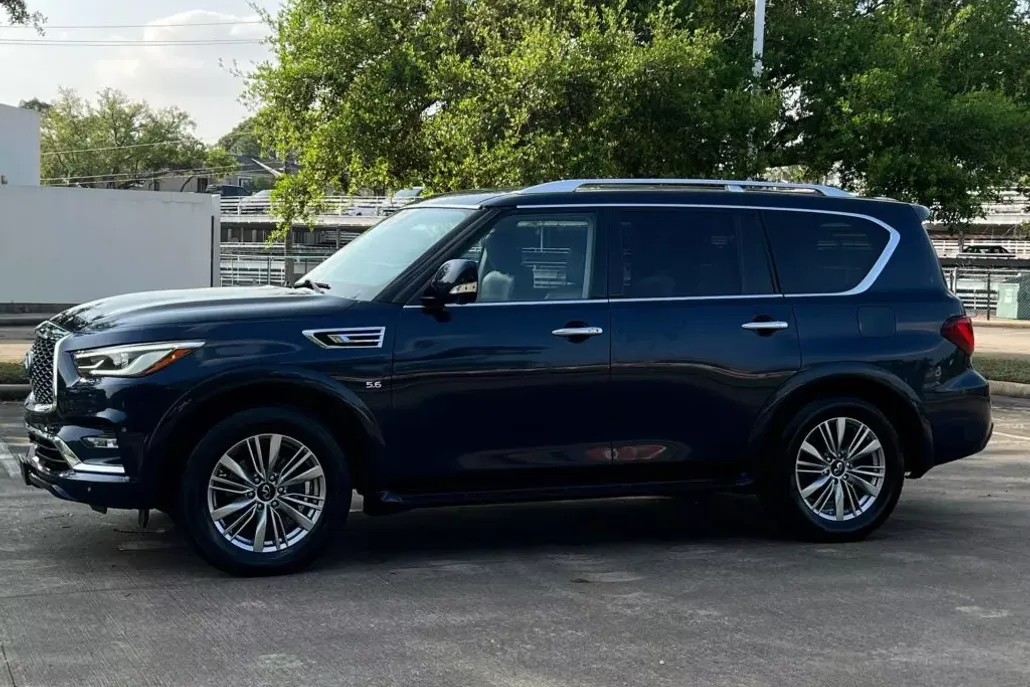 2020 Infiniti QX80 Luxe photo 1