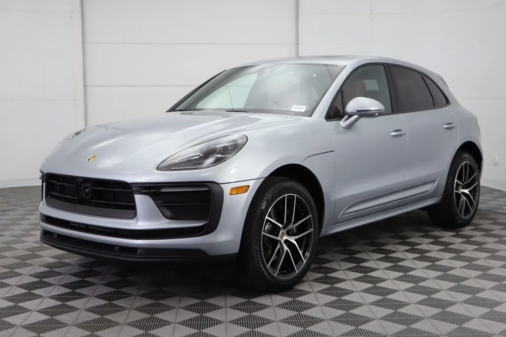2024 Porsche Macan Base photo 1