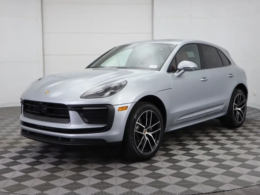 2024 Porsche Macan Base photo 1
