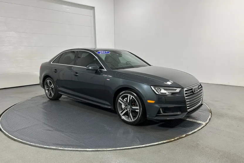 2017 Audi A4 2.0T Prestige photo 1