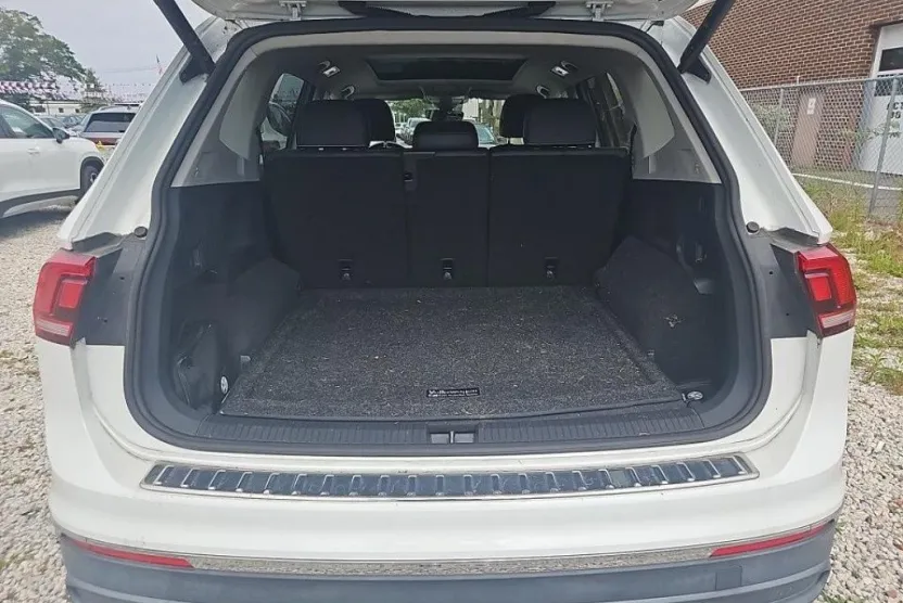 2022 Volkswagen Tiguan SE photo 1