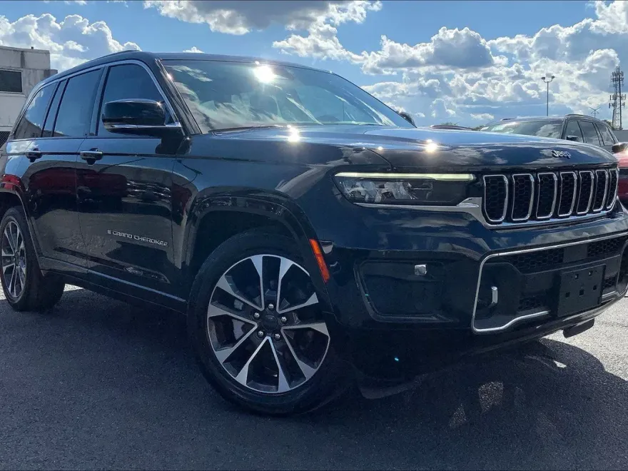 2023 Jeep Grand Cherokee Overland photo 1