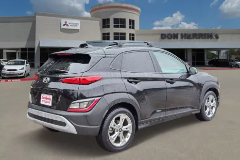 2023 Hyundai Kona SEL photo 3