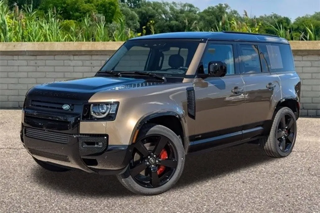 2025 Land Rover Defender 110 photo 1