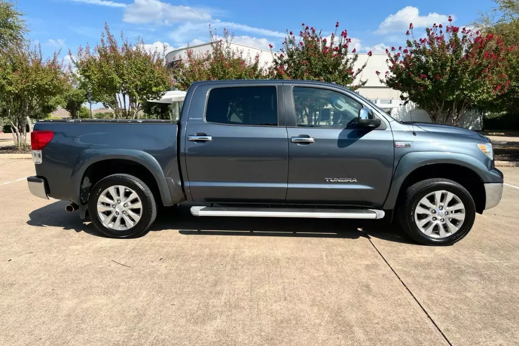 2010 Toyota Tundra Limited photo 1