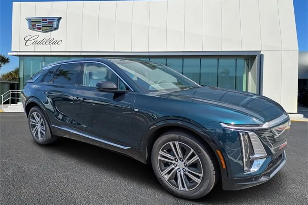 2025 Cadillac Lyriq Luxury photo 1