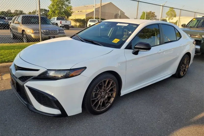 2023 Toyota Camry Hybrid SE photo 1