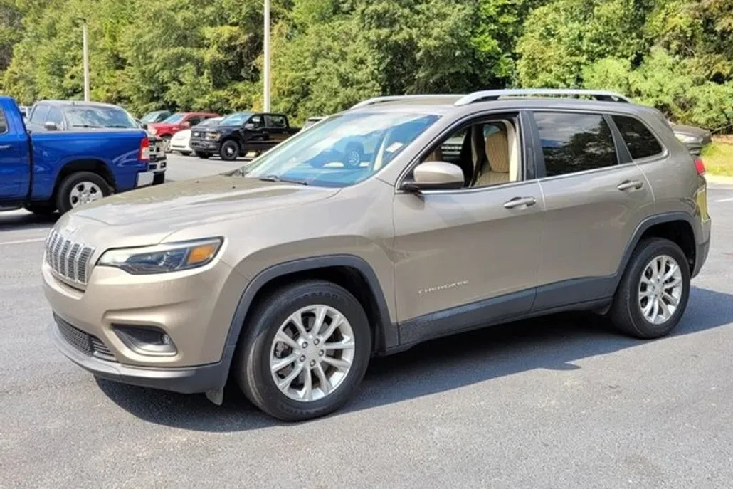 2019 Jeep Cherokee Latitude photo 1