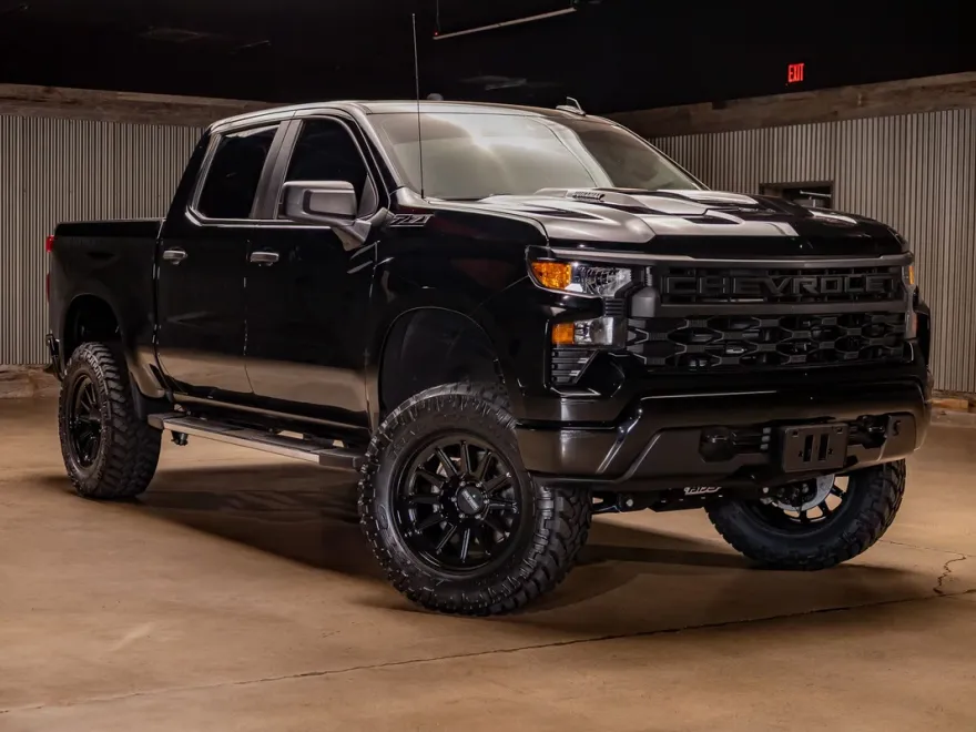 2025 Chevrolet Silverado 1500 Custom Trail Boss photo 1