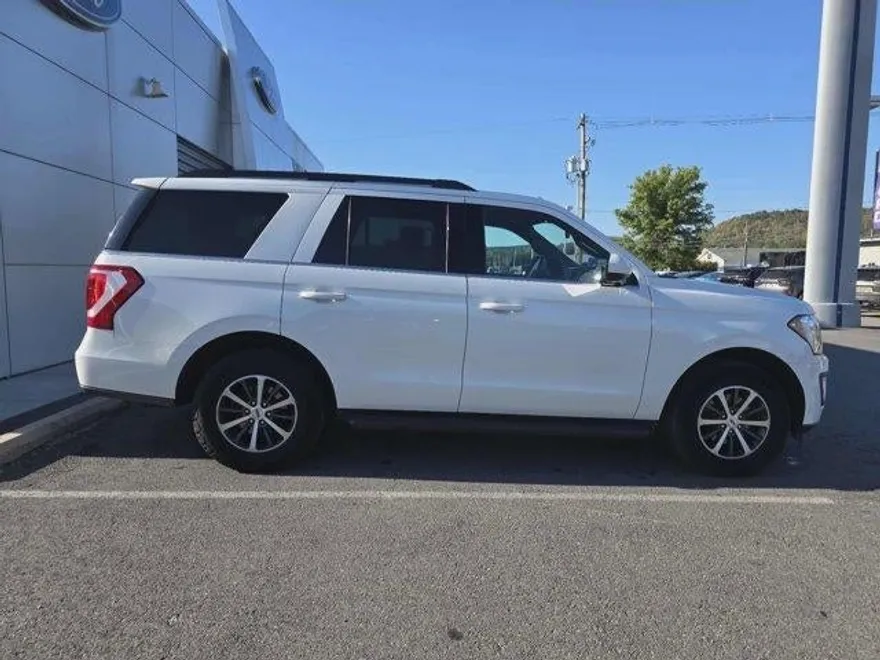2021 Ford Expedition XLT photo 1