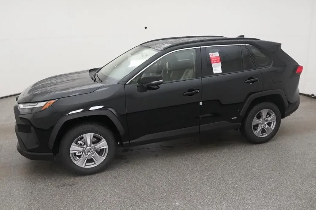 2025 Toyota RAV4 Hybrid XLE photo 1