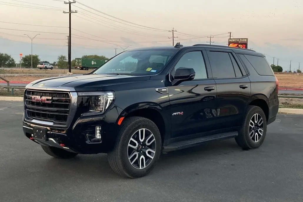 2024 Gmc Yukon AT4 photo 1