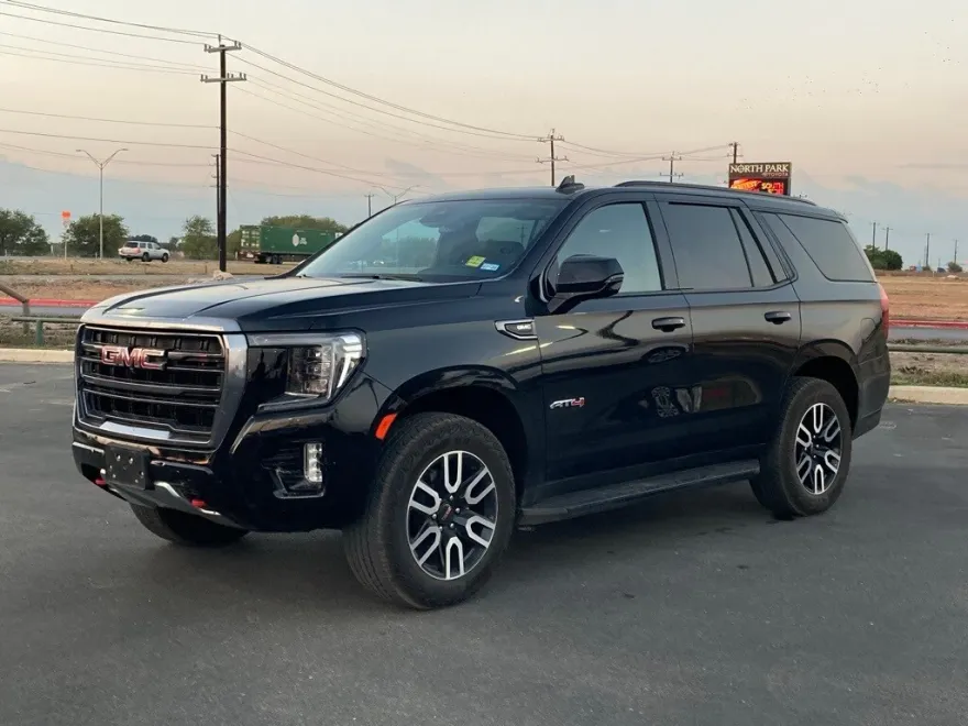 2024 Gmc Yukon AT4 photo 1