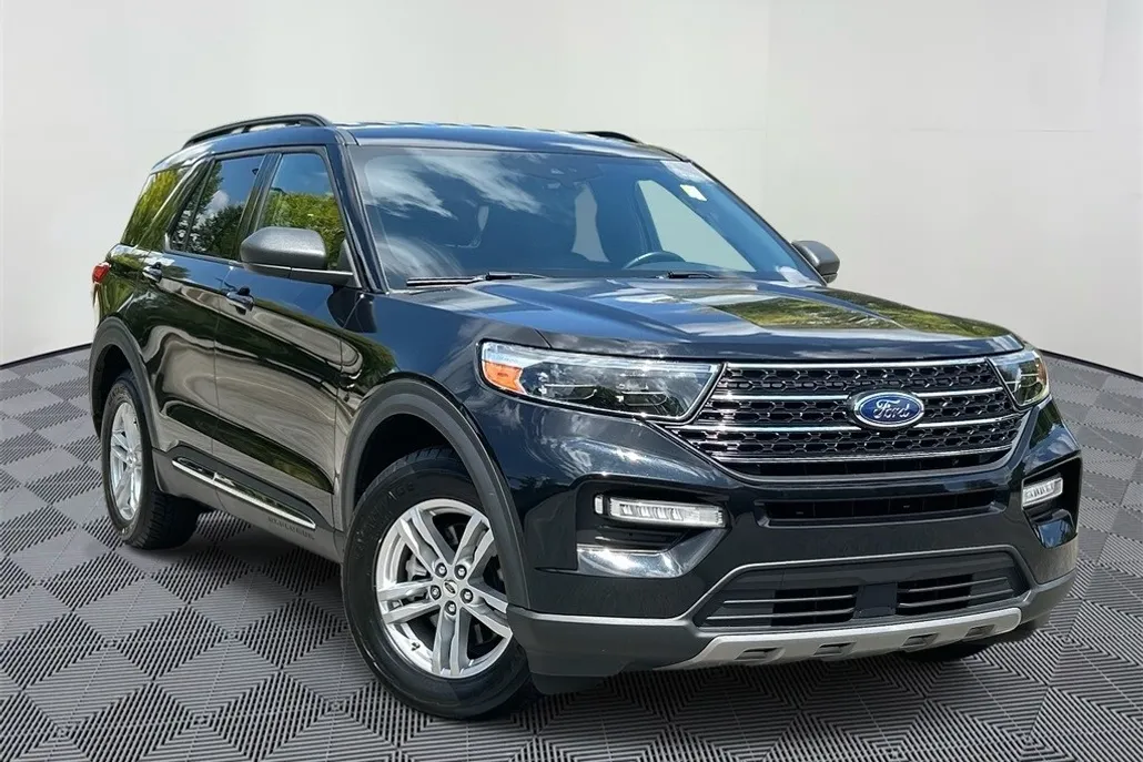 2020 Ford Explorer XLT photo 1