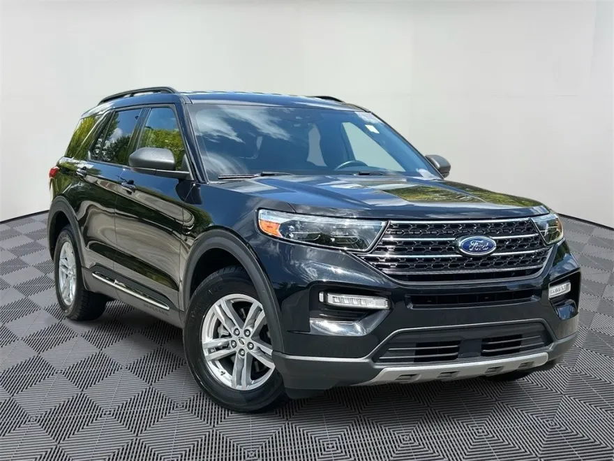 2020 Ford Explorer XLT photo 1