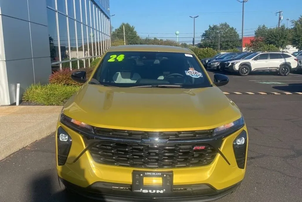 2024 Chevrolet Trax photo 1