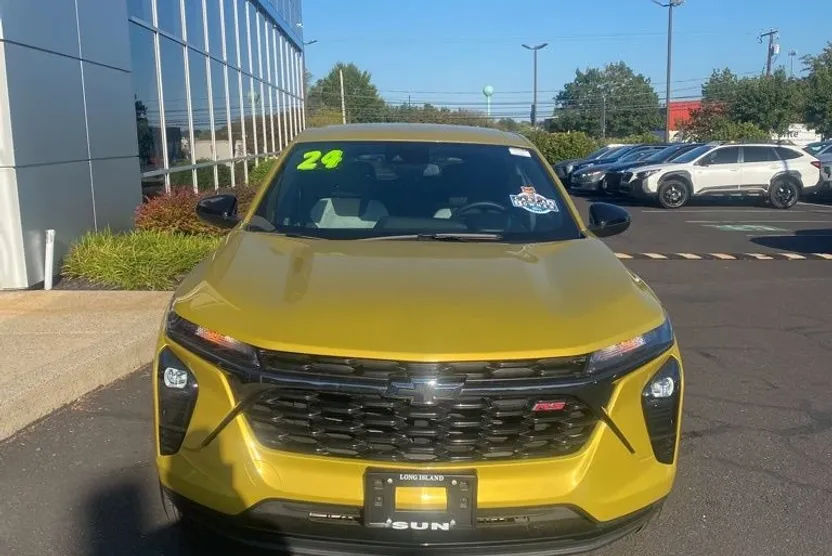 2024 Chevrolet Trax photo 1