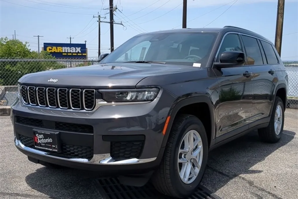 2025 Jeep Grand Cherokee Laredo photo 1