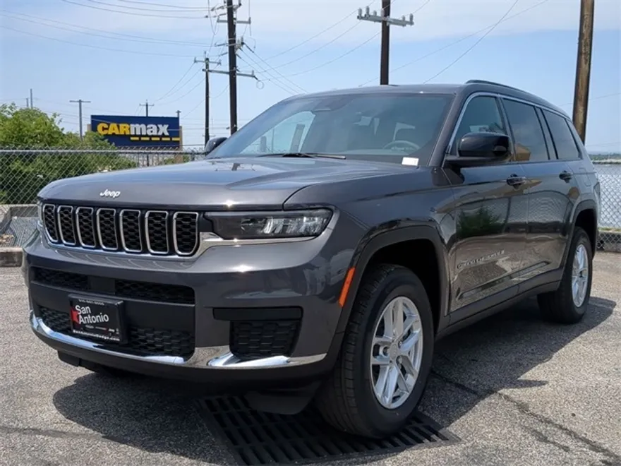 2025 Jeep Grand Cherokee Laredo photo 1
