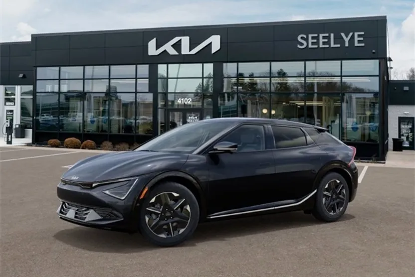 2025 Kia EV6 Wind photo 1