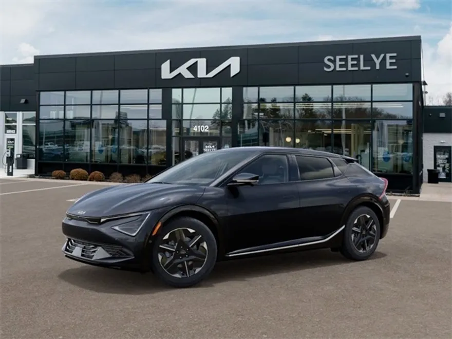 2025 Kia EV6 Wind photo 1