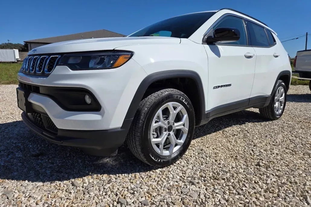2025 Jeep Compass Latitude photo 1
