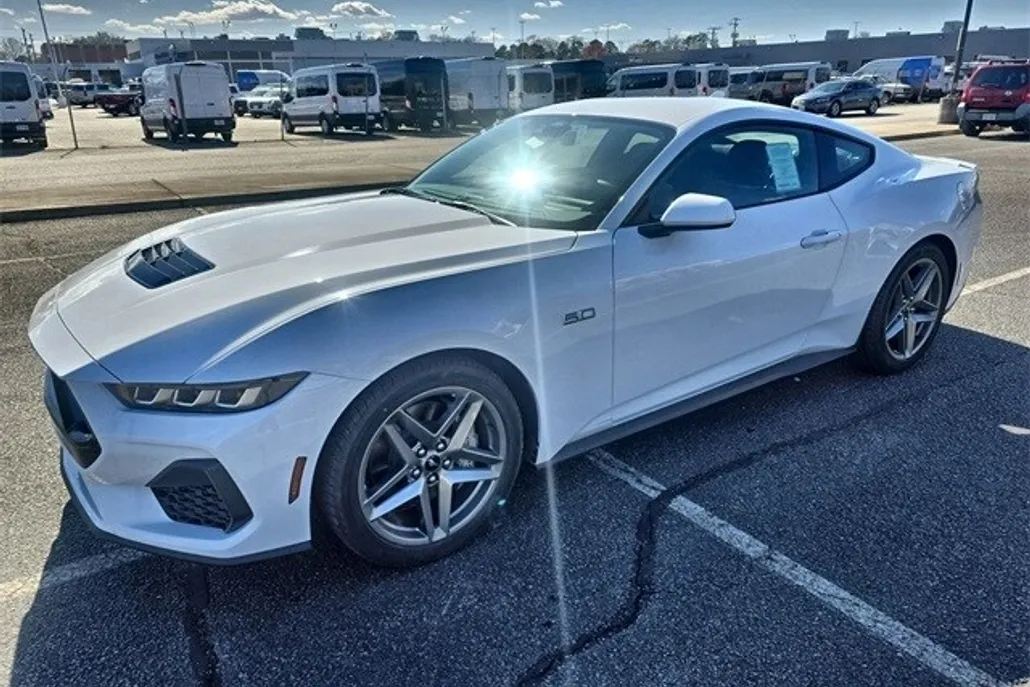 2025 Ford Mustang GT photo 1