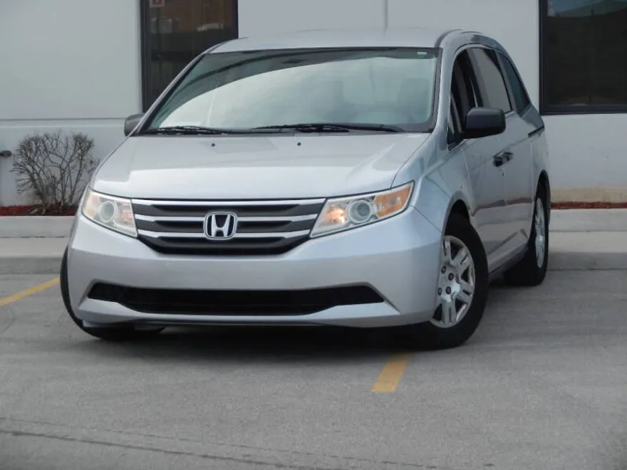 2012 Honda Odyssey LX photo 1