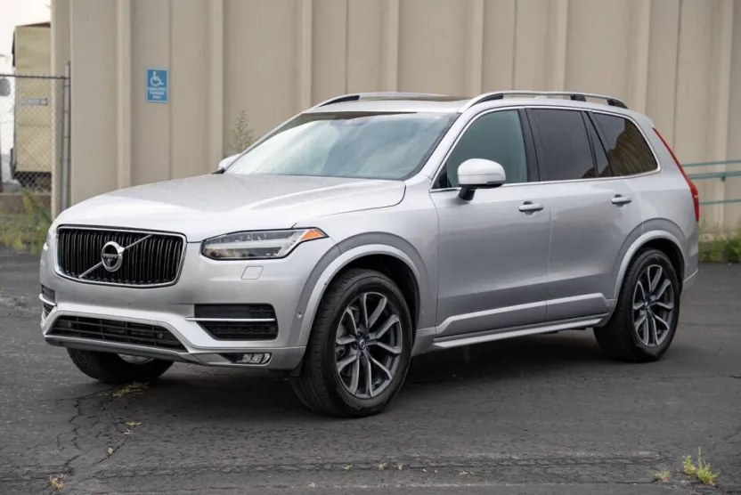 2017 Volvo XC90 Momentum photo 1