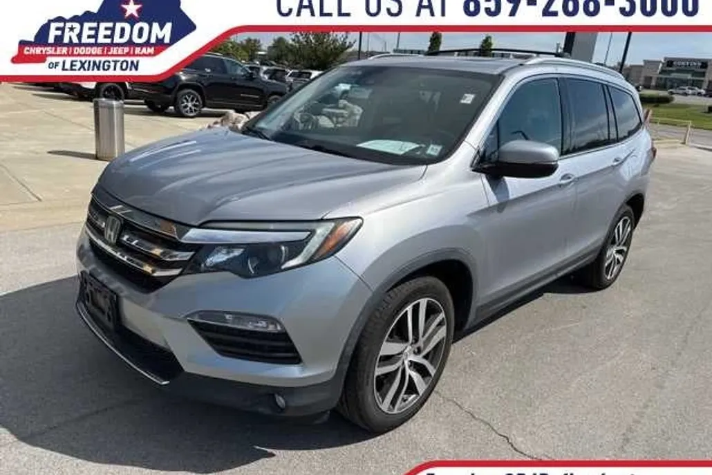 2017 Honda Pilot Elite photo 1