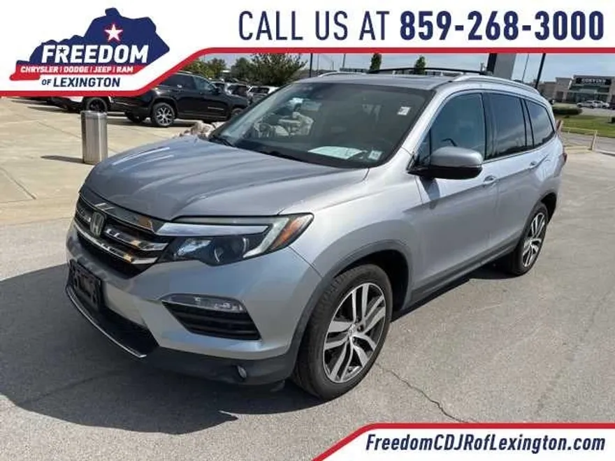 2017 Honda Pilot Elite photo 1